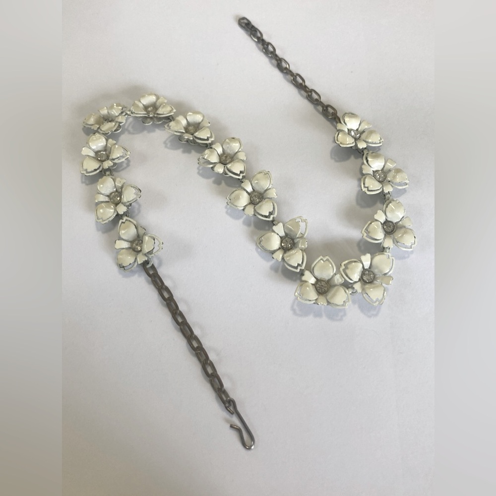Vintage White Enamel Flower Necklace with Rhinestones